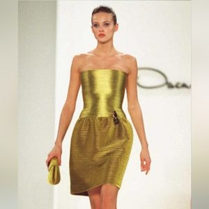 ^□$6,000 OSCAR DE LA RENTA EXCLUSIVE ICONIC GOLD VELVET RUNWAY DRESS US 4